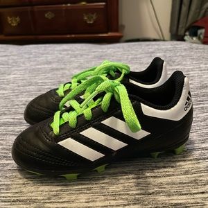Adidas - BRAND NEW - KIDS 9.5 Soccer Cleats